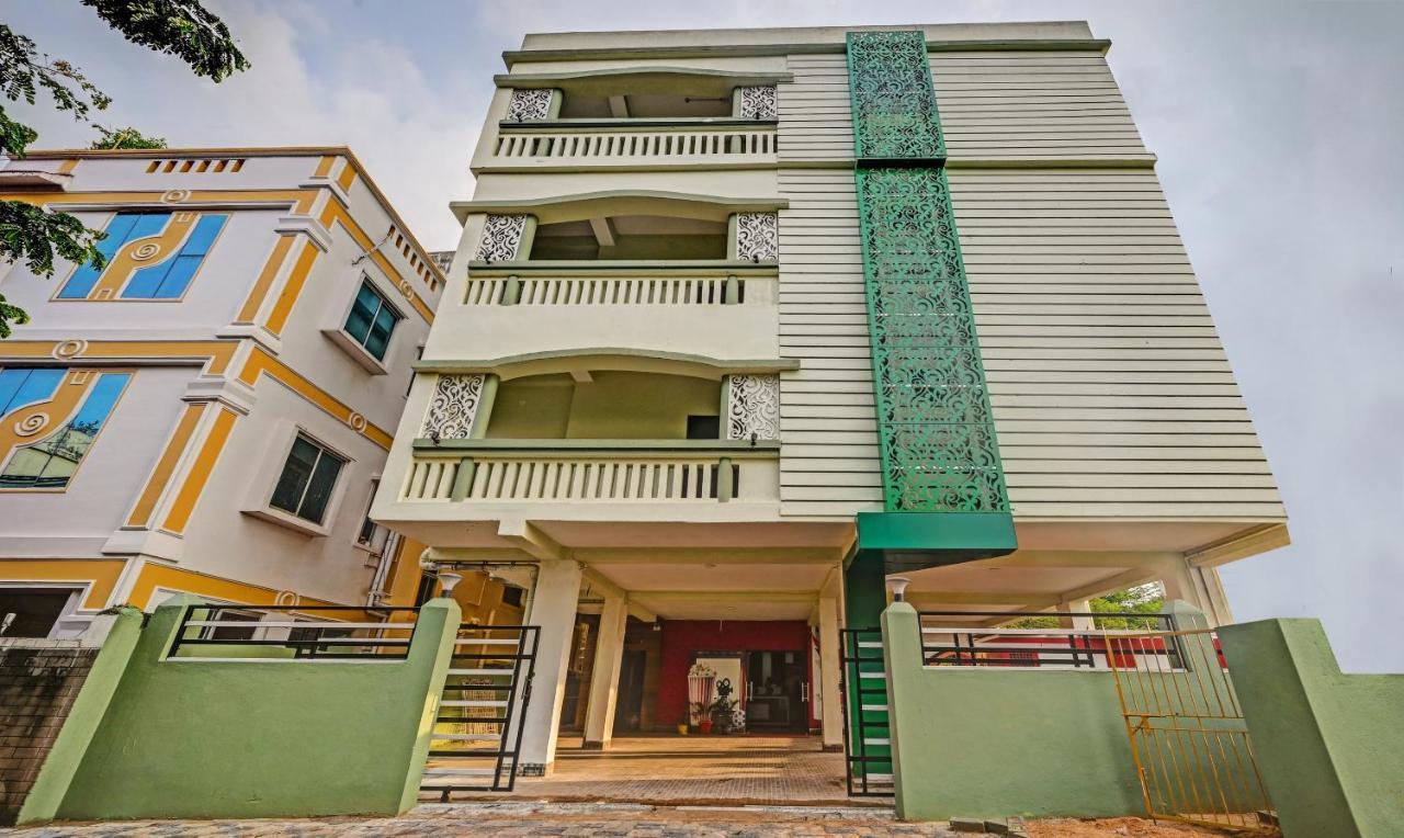 Treebo The Bollywood Hotel Bhuvanesvar Kültér fotó