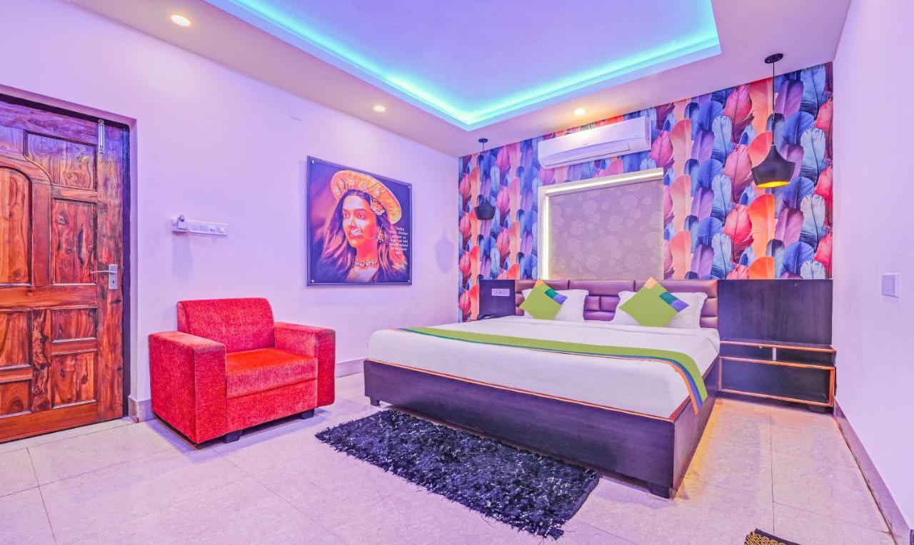 Treebo The Bollywood Hotel Bhuvanesvar Kültér fotó